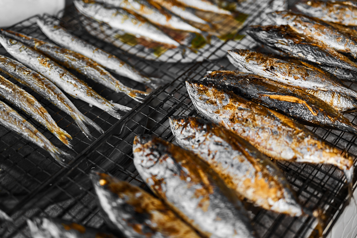 Healthy Food. Fish Cooking. Closeup Of Fresh Grilled ( Fried ) Mackerel Fish On Grill At Fish Market In Thailand, Asia. Thai Cuisine, Meal, Dish. Seafood Eating. Nutrition, Diet.